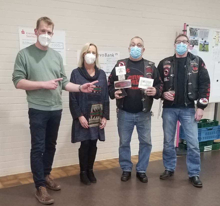 Cavemen%20spenden%20der%20Louis-Braille-Schule Cavemen%20spenden%20der%20Louis-Braille-Schule